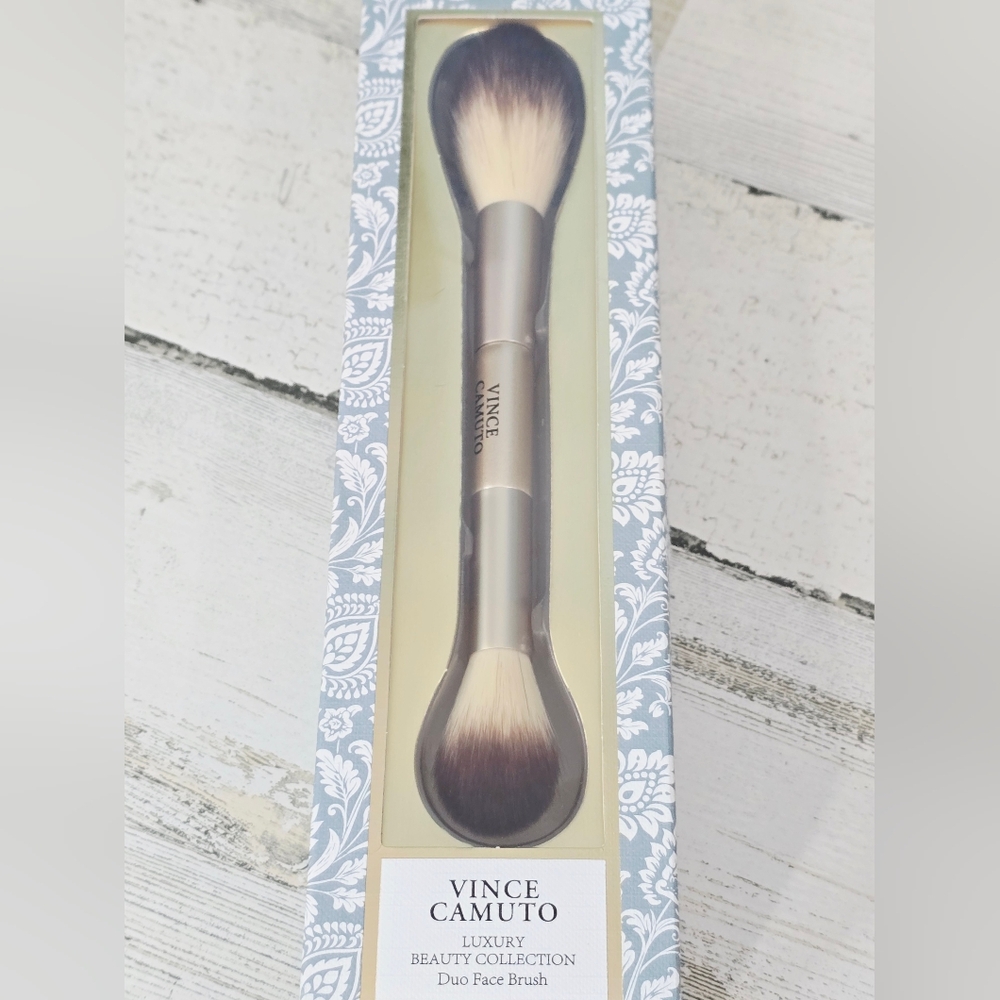 NEW Vince Camuto Duo Face Brush from their "Luxury Beauty Collection." Blue - Picture 2 of 3